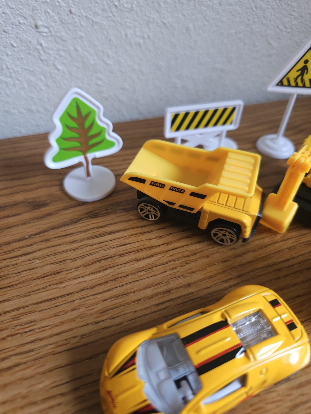 Construction Vehicle Lot Of 12 & Road Signs 2.5 Inch Diecast Plastic - Picture 9 of 13